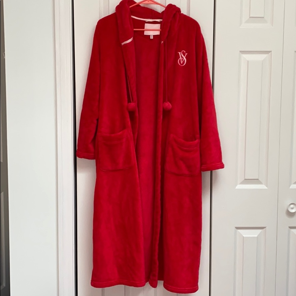 Victoria’s Secret plush robe with pockets & hood